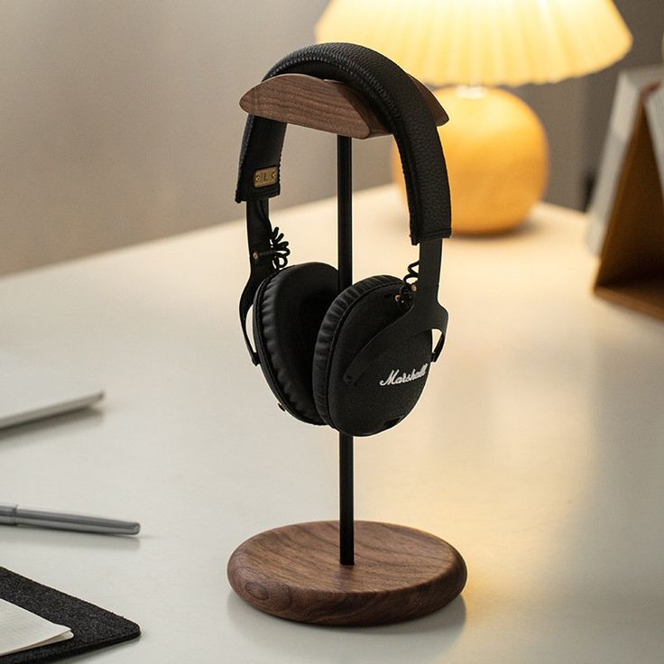 Headphone stand