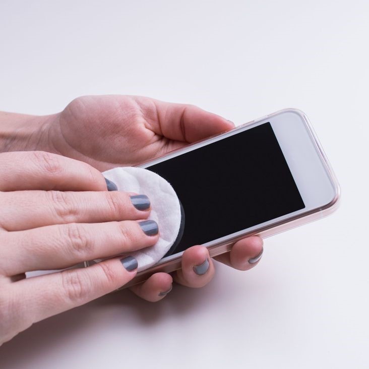 how to clean your phone screen