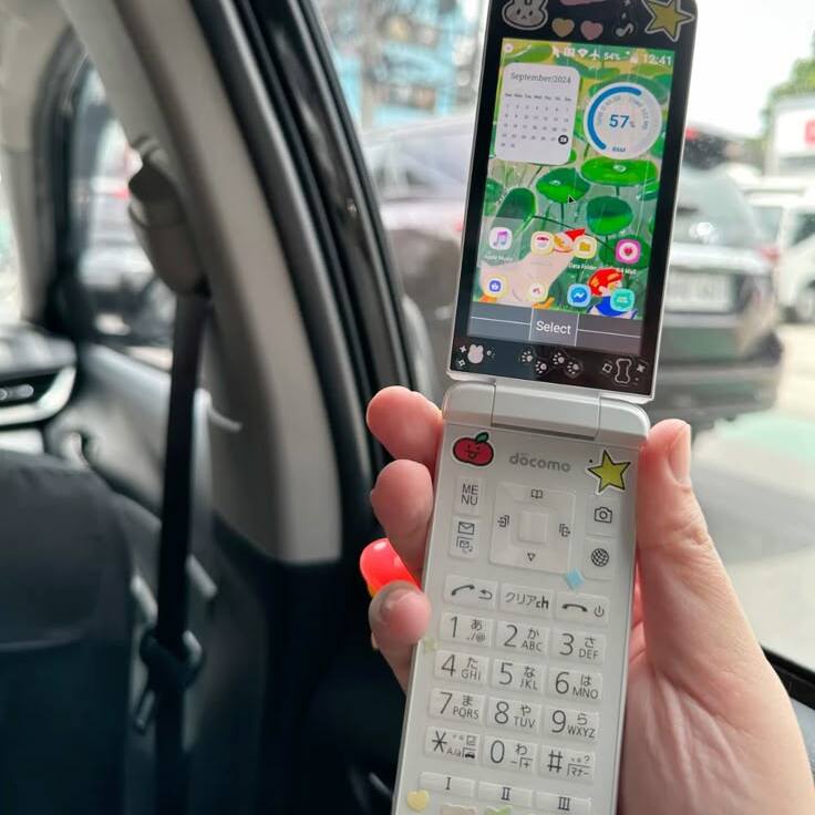 Foldable phone keyboard