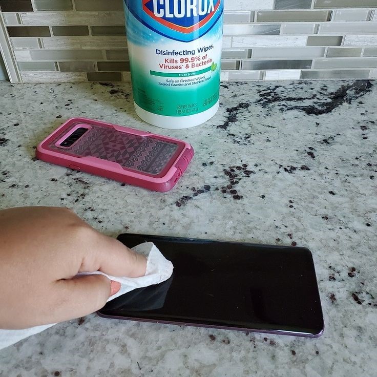 how to clean your phone screen