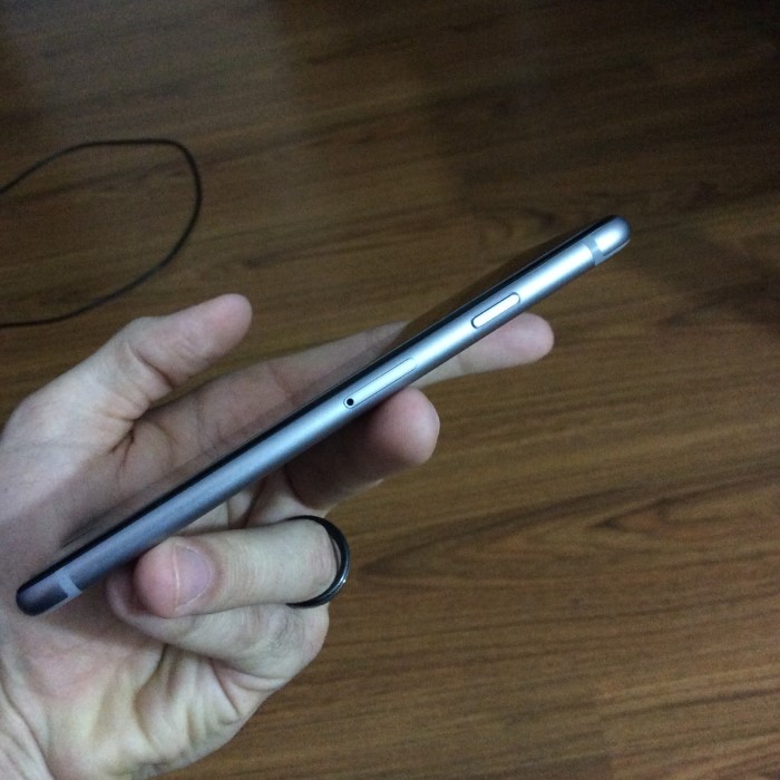 how to remove sim card from iphone