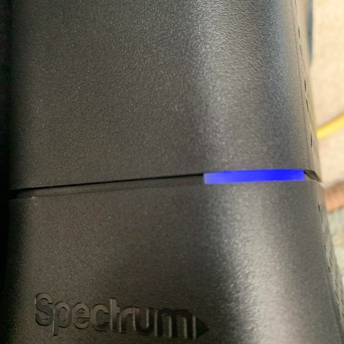 spectrum router blinking blue