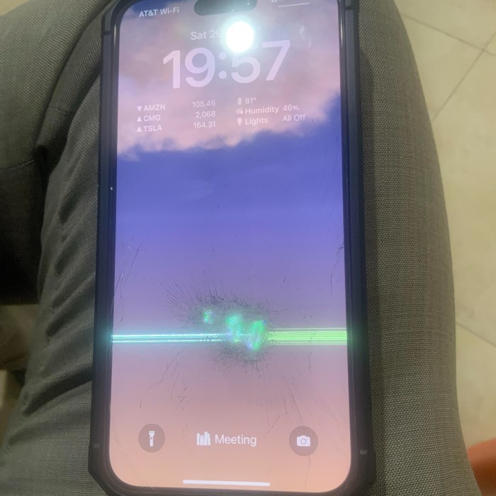 what causes horizontal lines on phone screen