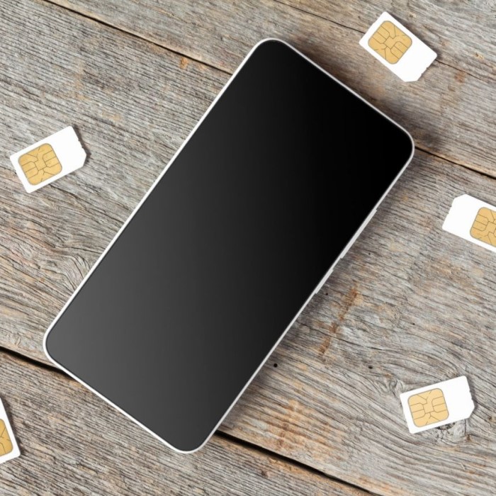 does a sim card store data