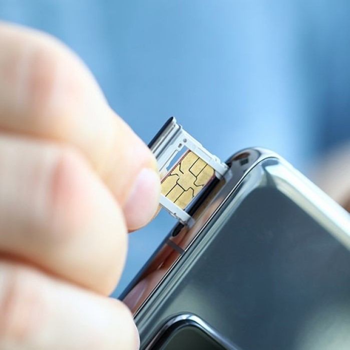how to see what is stored on sim card