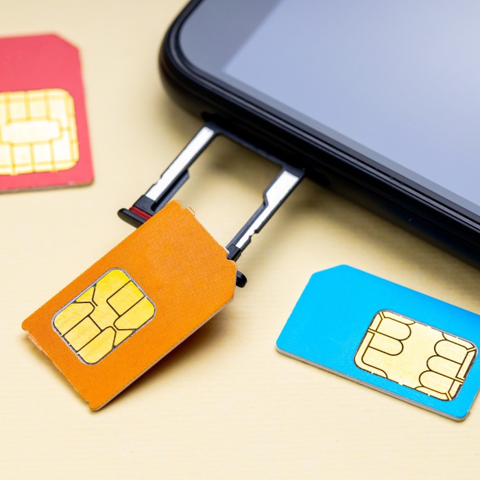 does a sim card store data